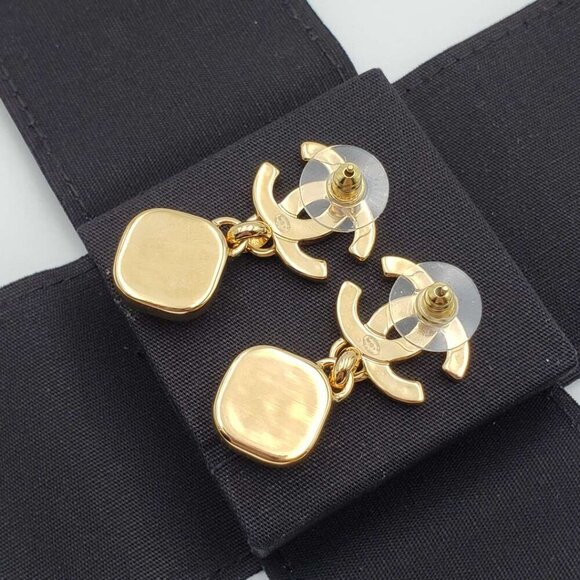 100% Authentic CHANEL Brand New Earrings - Picture 7 of 9